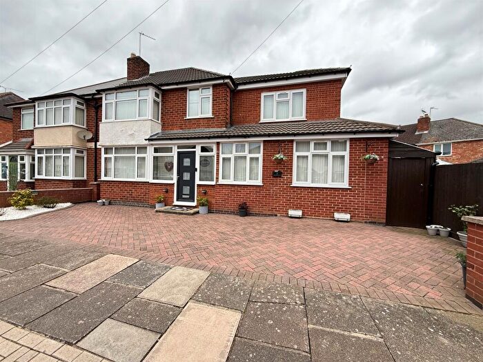 4 Bedroom Semi Detached House For Sale In Barton Road, Leicester, LE3