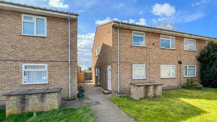 2 Bedroom Maisonette To Rent In Melina Close, Hayes, Middlesex, UB3