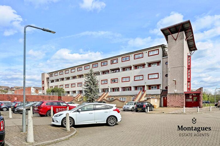 2 Bedroom Apartment For Sale In Copperfield, Chigwell, IG7