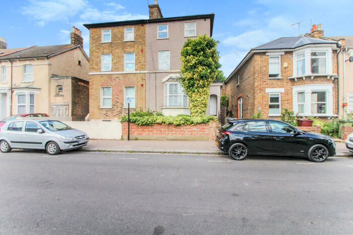 5 Bedroom Semi-Detached House To Rent In Grange Park Road, Leyton, E10