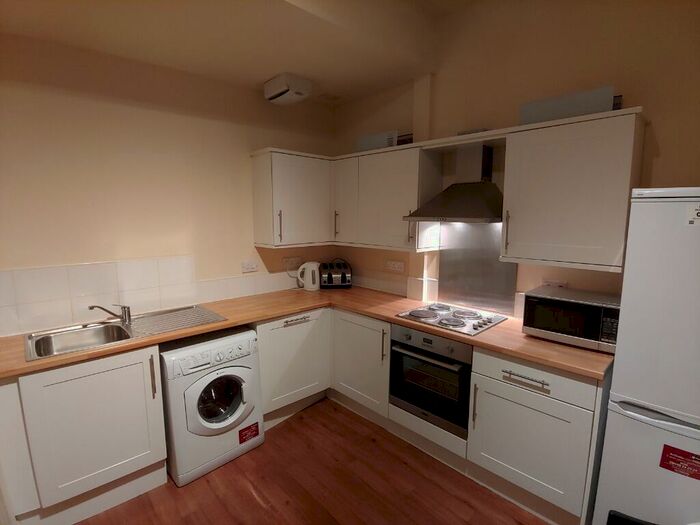 3 Bedroom Flat To Rent In Montgomery Street, City Centre, Edinburgh, EH7