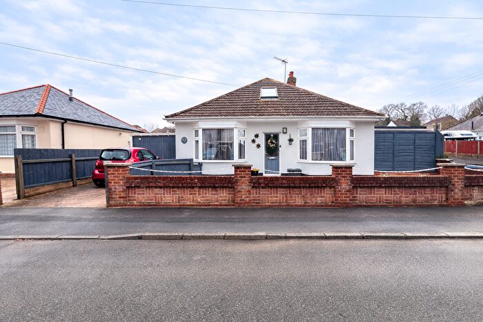 4 Bedroom Detached Bungalow For Sale In Howeth Road, Bournemouth, BH10