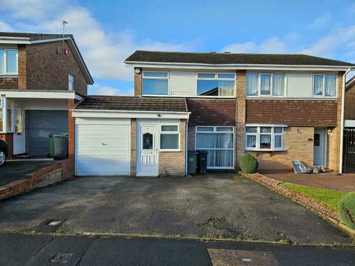 3 Bedroom Semi-Detached House To Rent In Packwood Road, Tividale, Oldbury, B69