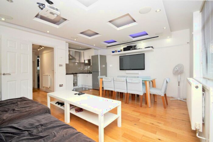 4 Bedroom Maisonette To Rent In Old Church Road, London, E1