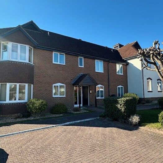 2 Bedroom Flat For Sale In Ferndale Court, Thatcham, RG19