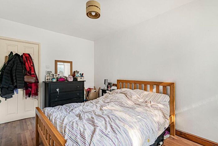2 Bedroom Flat For Sale In Flaxman Road, London, SE5