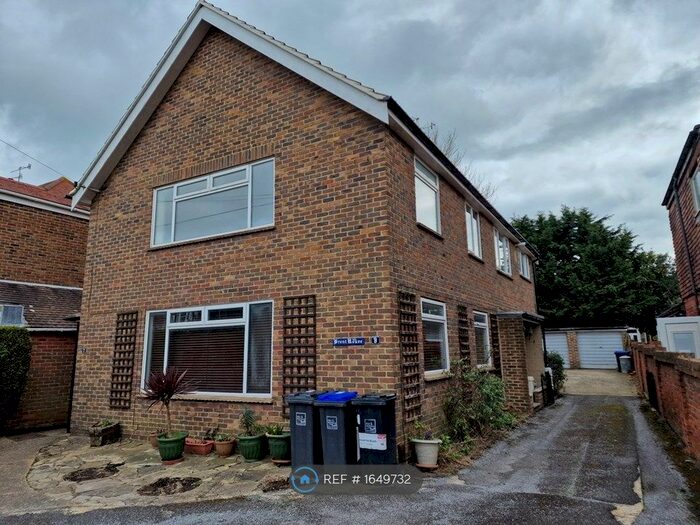 2 Bedroom Flat To Rent In Chaucer Road, Worthing, BN11