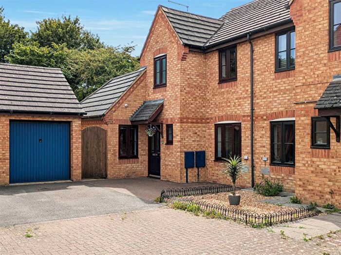 3 Bedroom Semi-Detached House For Sale In Tynemouth Rise, Monkston, Milton Keynes, MK10