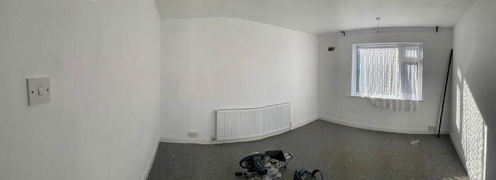 2 Bedroom Flat To Rent In Gifford Gardens, London, W7