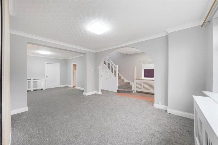 5 Bedroom Semi Detached House To Rent In Abbotts Drive, Wembley, HA0