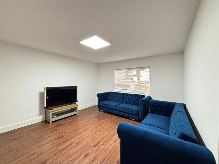 7 Bedroom Semi-Detached House To Rent In Chelsea Close, Edgware, HA8