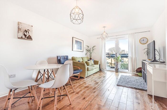 1 Bedroom Flat To Rent In Effra Parade, London, SW2