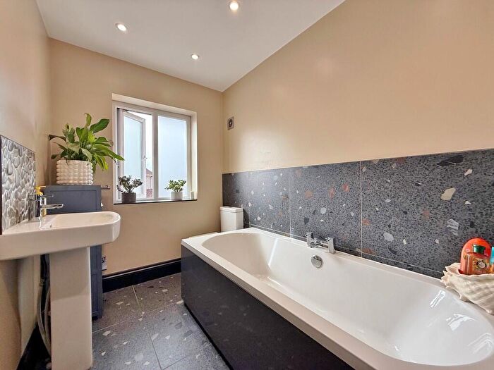 4 Bedroom End Of Terrace House For Sale In Colwell Road, Cosham, PO6