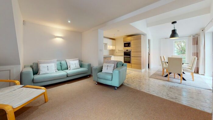 3 Bedroom Semi-Detached House To Rent In Pendwyallt Road, Whitchurch, Cardiff, CF14