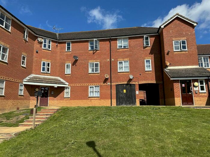 2 Bedroom Flat To Rent In Riverbank Way, Ashford, TN24