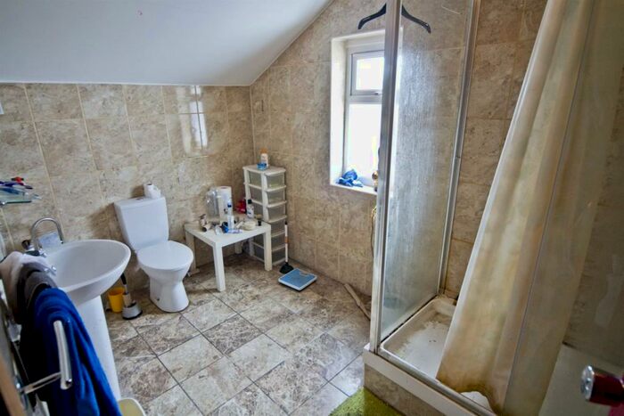 6 Bedroom Semi-Detached House To Rent In **&#pppw** Kimbolton Avenue, Lenton, NG7