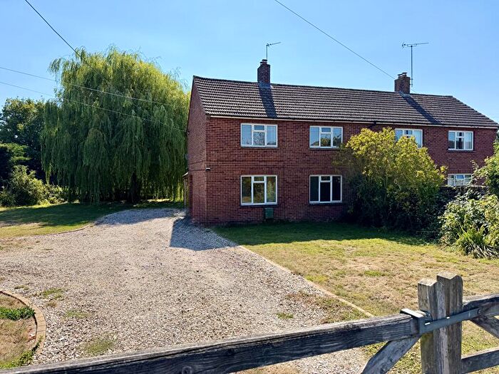 3 Bedroom Semi Detached House For Sale In Dianmer Close, Hook, Nr Royal Wootton Bassett, ., SN4