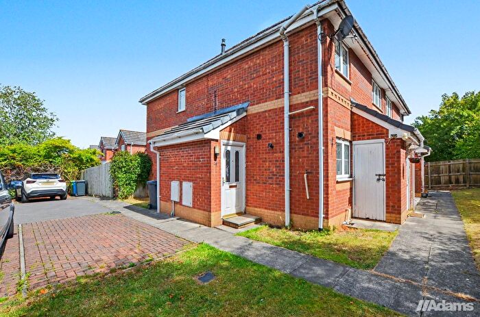 2 Bedroom Flat For Sale In Linnets Park, Runcorn, WA7