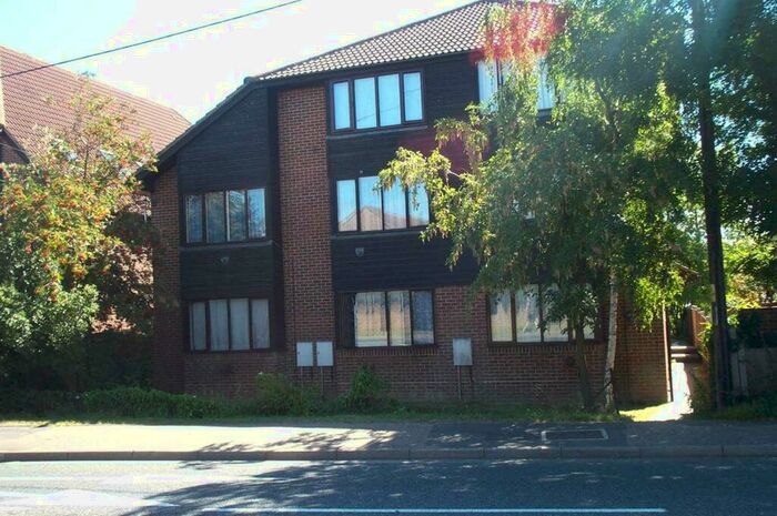 Flat To Rent In Archers Court, Northgate, RH10