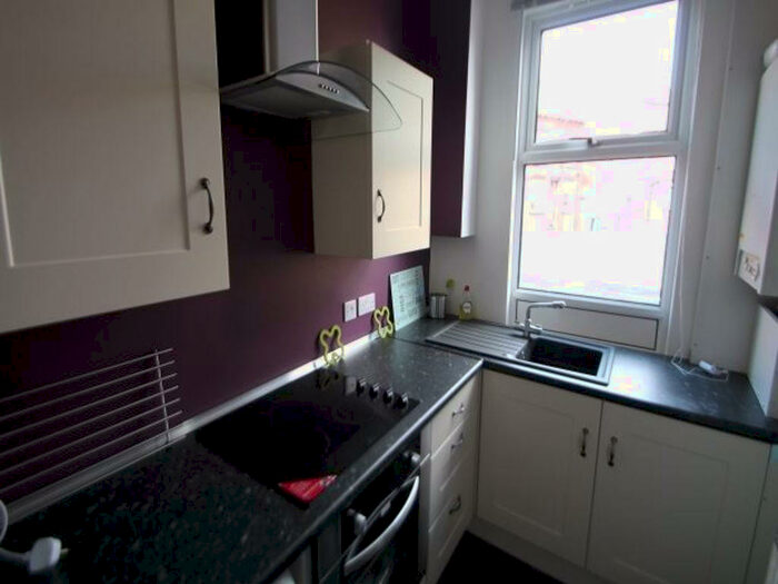 1 Bedroom House To Rent In Aviary Mount, Leeds, LS12