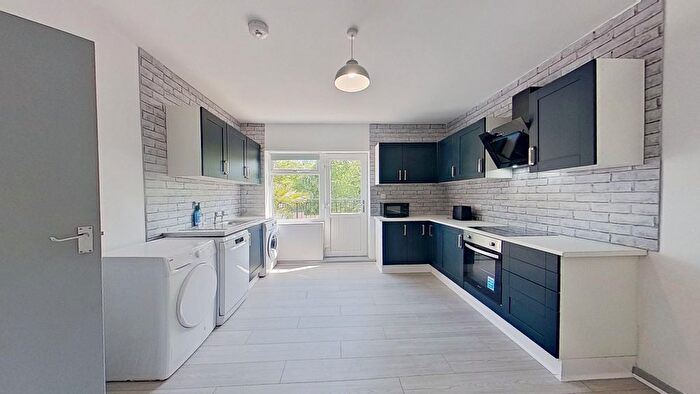 3 Bedroom Flat To Rent In Stainbeck Road, Meanwood, Leeds, LS7