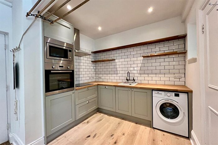 2 Bedroom Flat For Sale In Glenowen House, Lansdown, Cheltenham, GL50