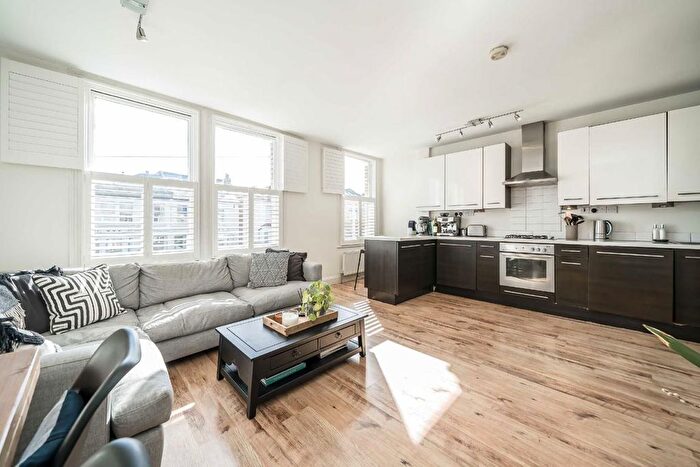 2 Bedroom Flat For Sale In Dornton Road, London, SW12