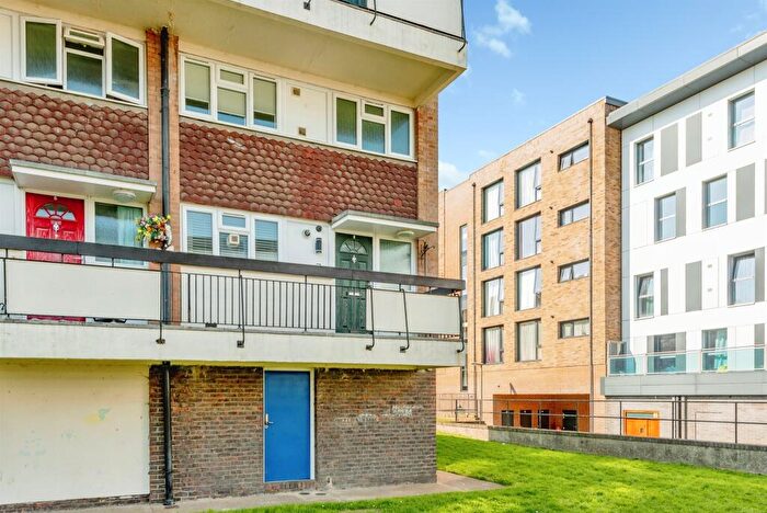 2 Bedroom Maisonette For Sale In Huntingdon Road, Redhill, RH1