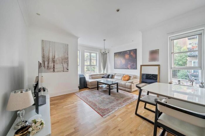 2 Bedroom Flat To Rent In Queens Road, Richmond, TW10