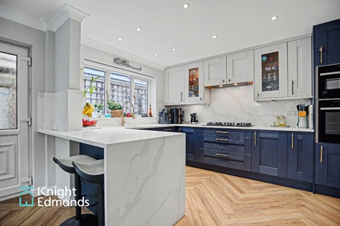 5 Bedroom Detached House For Sale In White Rock Place, Maidstone, ME16