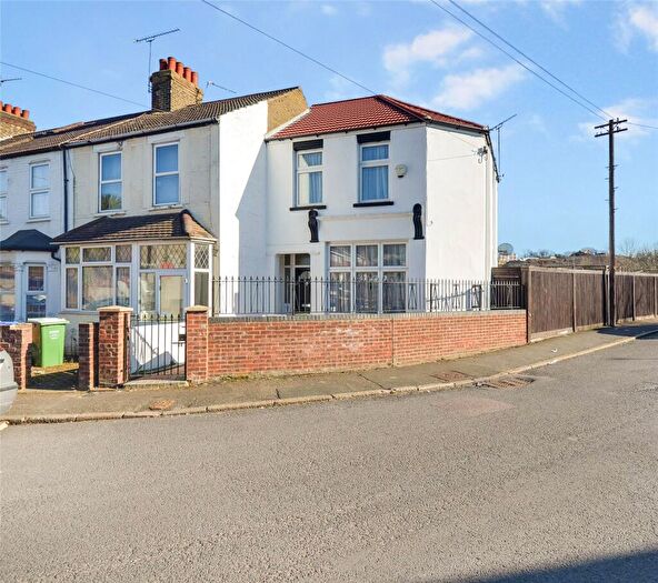 4 Bedroom End Of Terrace House For Sale In Riverdale Road, Erith, DA8