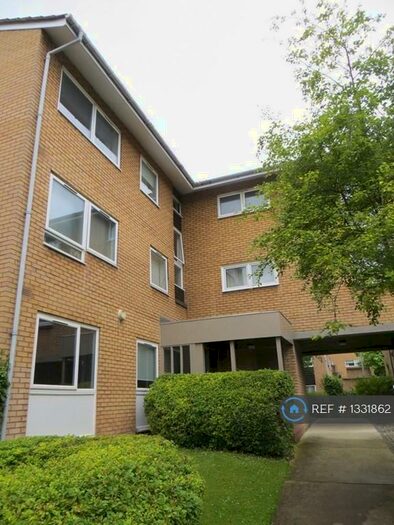 2 Bedroom Flat To Rent In Forestdale, Croydon, CR0