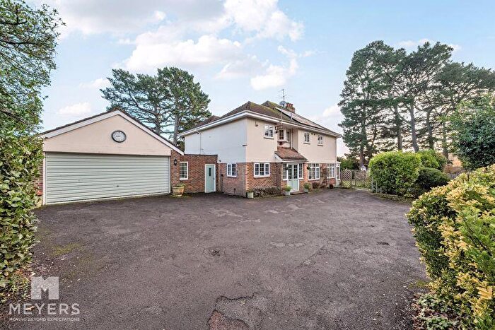 6 Bedroom Detached House For Sale In Ferndown, BH22