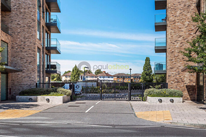 2 Bedroom Flat For Sale In Amarelle Apartments, Cherry Orchard Road, Croydon, CR0