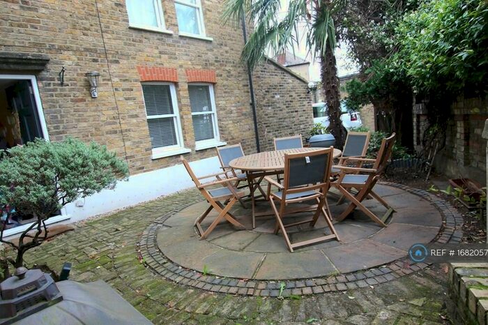 2 Bedroom Flat To Rent In Ryde Vale Road, London, SW12