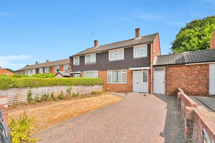 3 Bedroom Semi-Detached House For Sale In Lynch Hill Lane, Slough, SL2