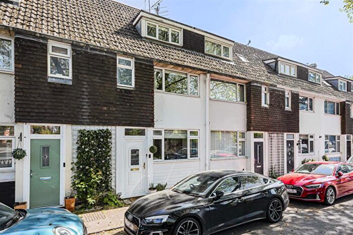 3 Bedroom Mews For Sale In Upton Close, Henley-On-Thames, RG9