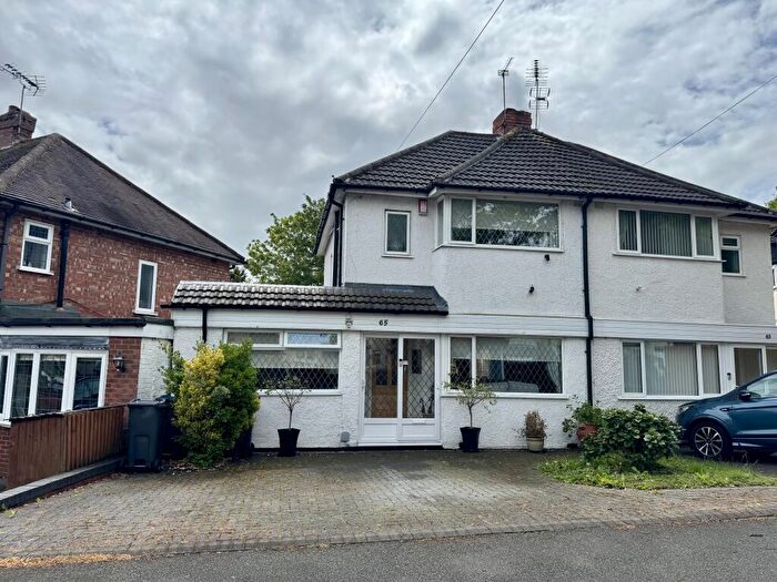 3 Bedroom Semi-Detached House For Sale In Elmay Road, Sheldon, Birmingham, B26
