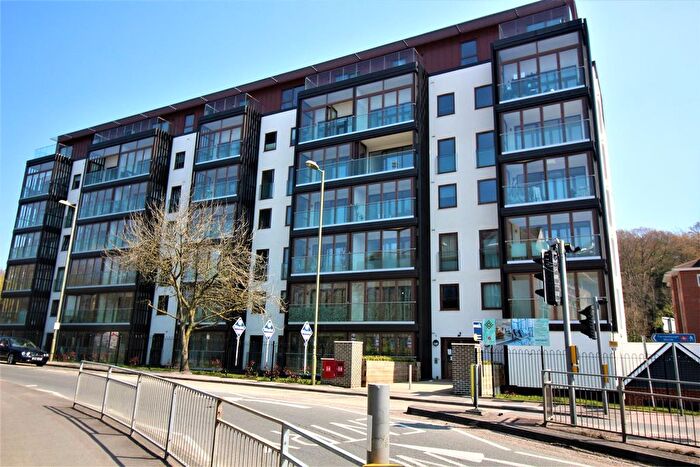 2 Bedroom Flat To Rent In Grand View, Farnbrough, GU14