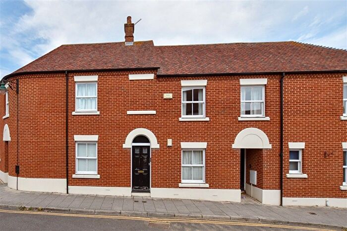 2 Bedroom Flat For Sale In Kirbys Lane, Canterbury, Kent, CT2