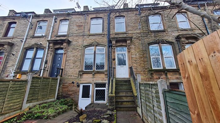 3 Bedroom Terraced House To Rent In Arthur Grove, Bradford Road, Birstall, Batley, WF17