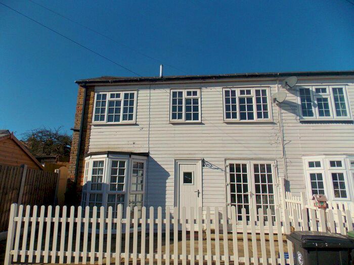 2 Bedroom Cottage To Rent In Buckhurst Hill, IG9
