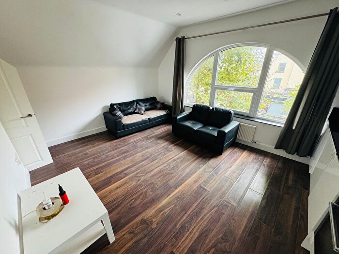 2 Bedroom Flat To Rent In London Road, London, SW16