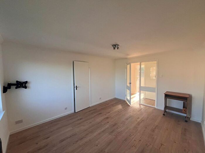 1 Bedroom Flat To Rent In Coleridge Way, BR6