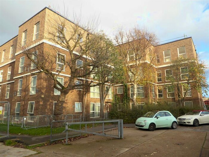 2 Bedroom Flat To Rent In Whitton Road, Whitton, Hounslow, TW3
