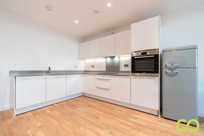 2 Bedroom Flat To Rent In Dewey Court, St Marks Square, Bromley, BR2