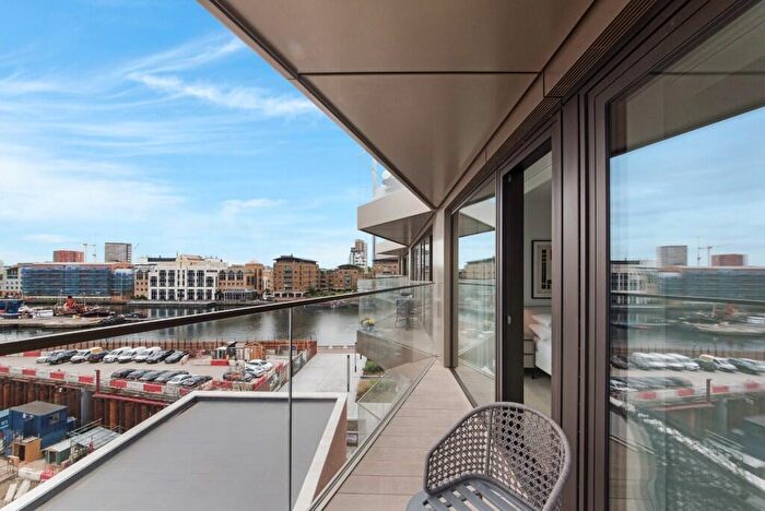 3 Bedroom Apartment To Rent In George Street, London, E14