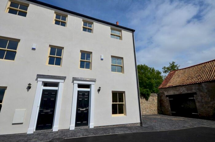 2 Bedroom Town House To Rent In Finkle Hill, Sherburn In Elmet, LS25