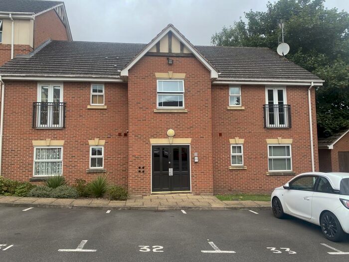 2 Bedroom Flat To Rent In Newlands Close, Hagley, Stourbridge, DY9