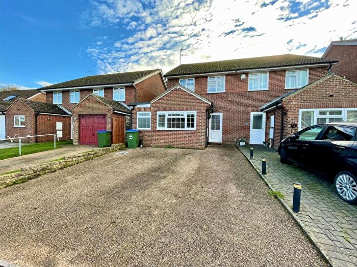 3 Bedroom Semi-Detached House For Sale In Valley Road, Newhaven, BN9